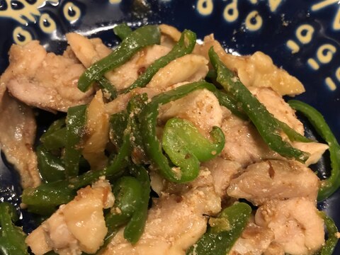 ゴマとかつお節香る♪鶏肉とピーマンの炒め物^_^